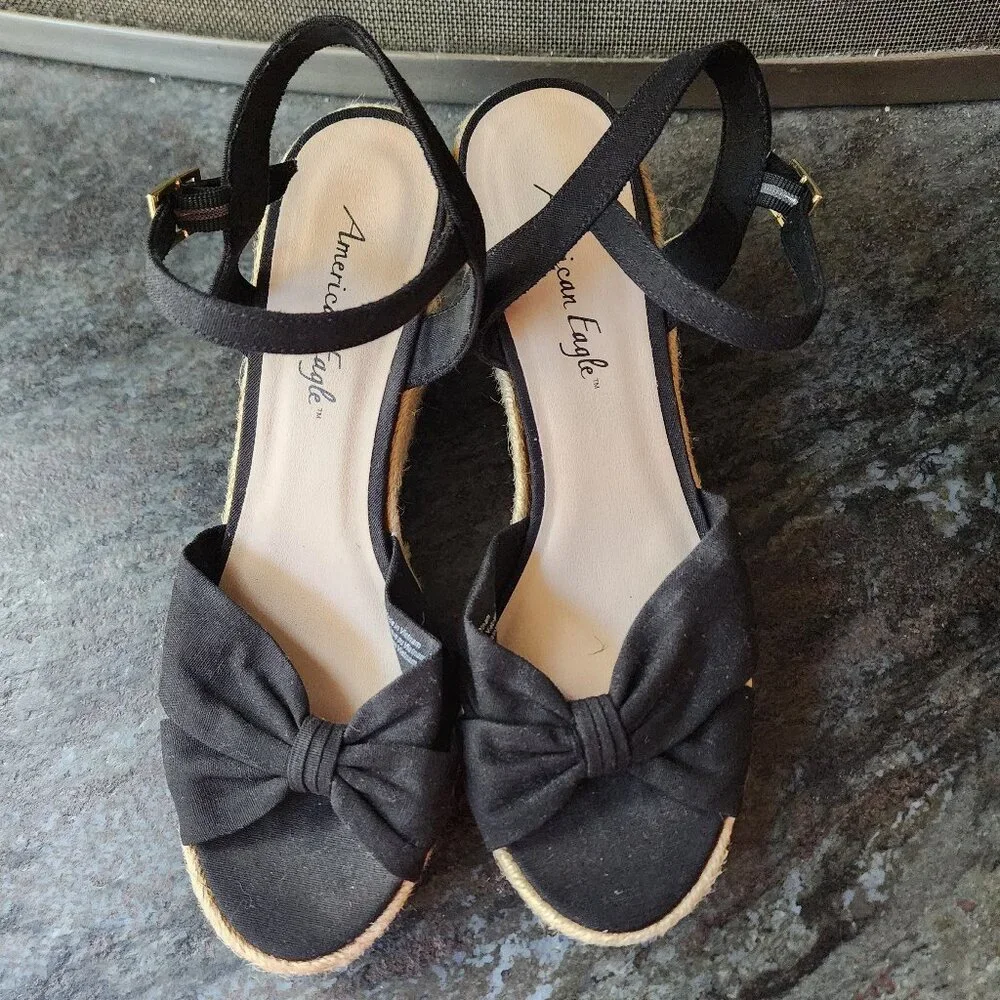 American Eagle Outfitters Black/Tan Platform Wedge Sandals Size 9.5
